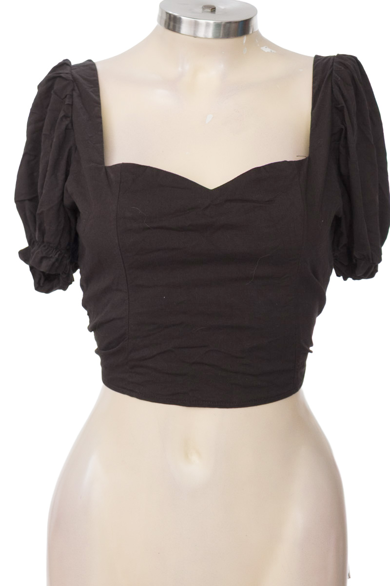 Top / Camiseta color Negro - Closeando