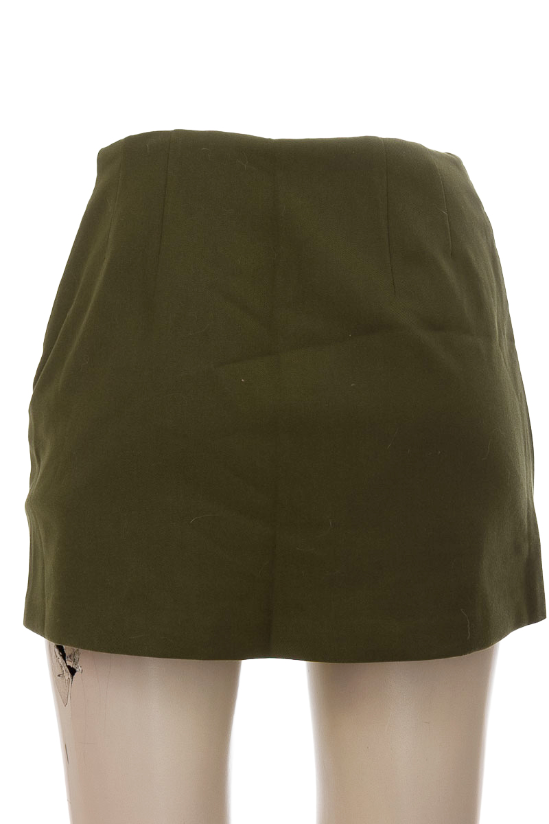 Short color Verde - Stradivarius