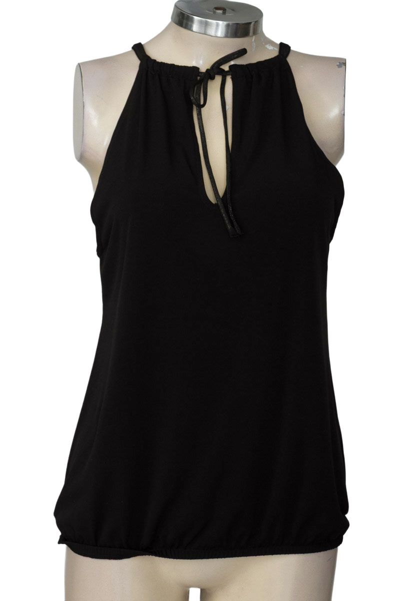 Top / Camiseta color Negro - Closeando