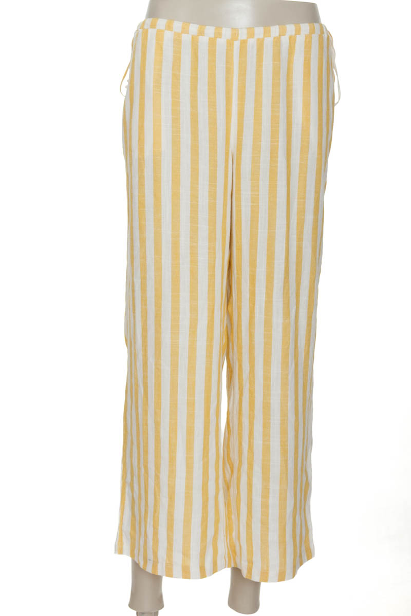 Pantalones color Amarillo - Divided by H&M