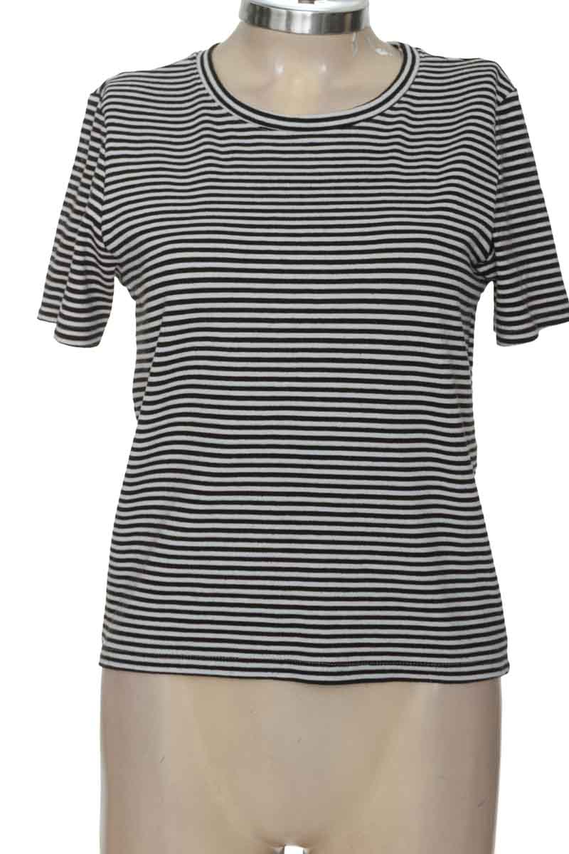 Top / Camiseta color Negro - Koaj