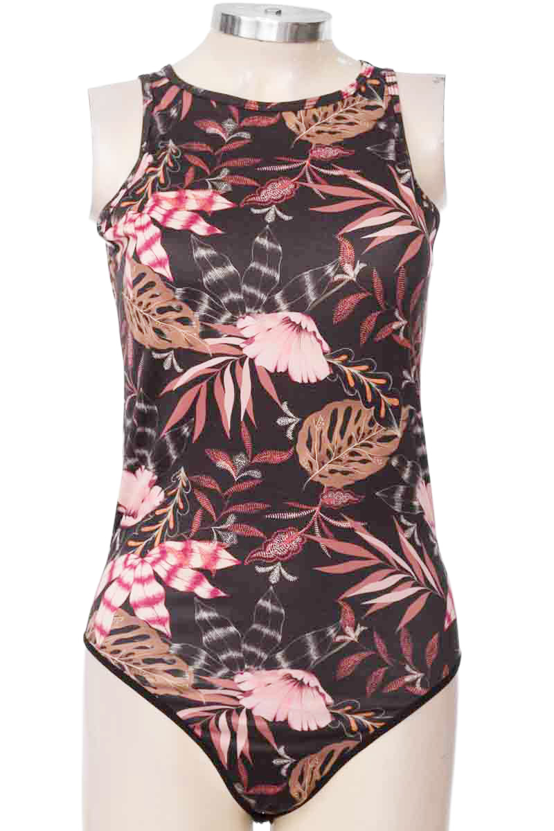 Top / Camiseta color Negro - Pacifika