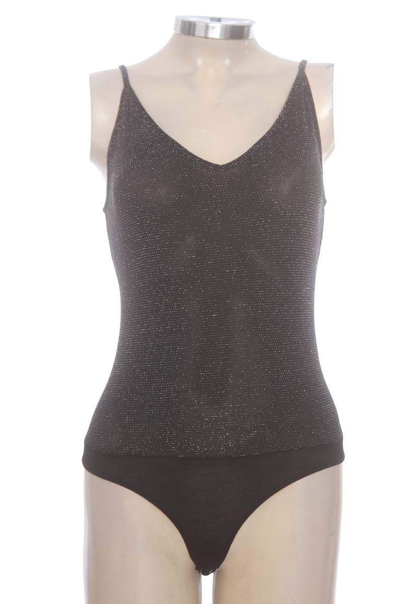 Top / Camiseta color Negro - Koaj
