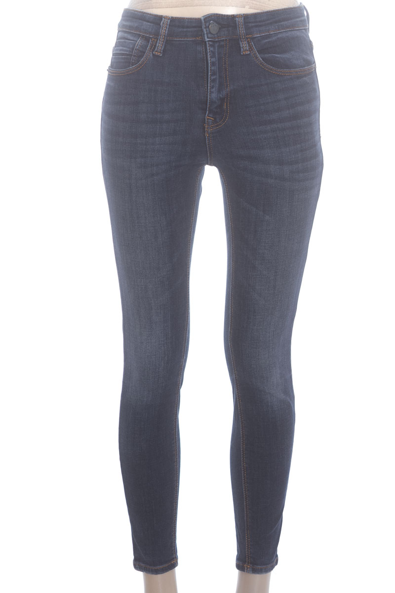 Pantalones color Azul - Stradivarius