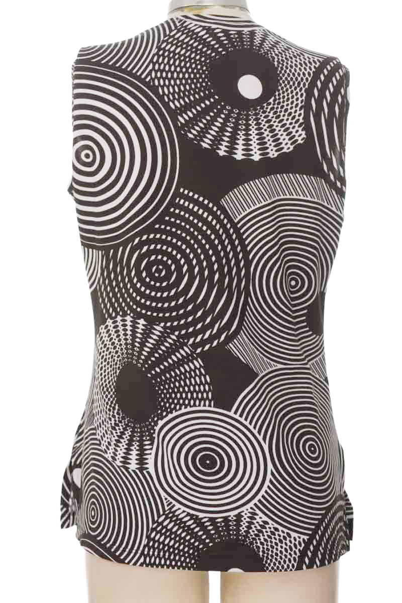 Top / Camiseta color Negro - Fashion