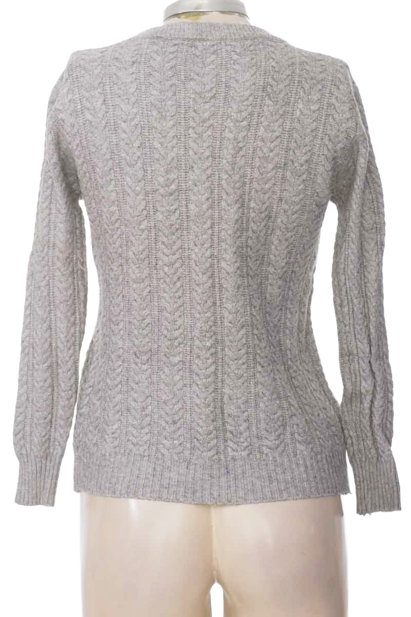 Sweater color Gris - Closeando
