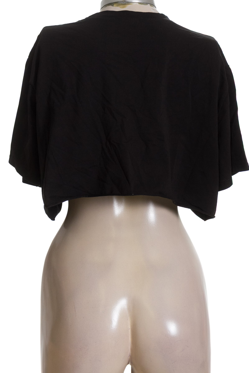 Top / Camiseta color Negro - Closeando