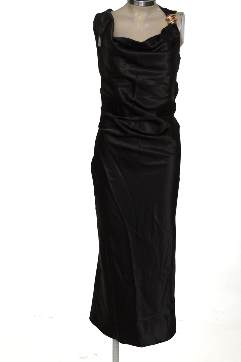 Vestido / Enterizo color Negro - Closeando