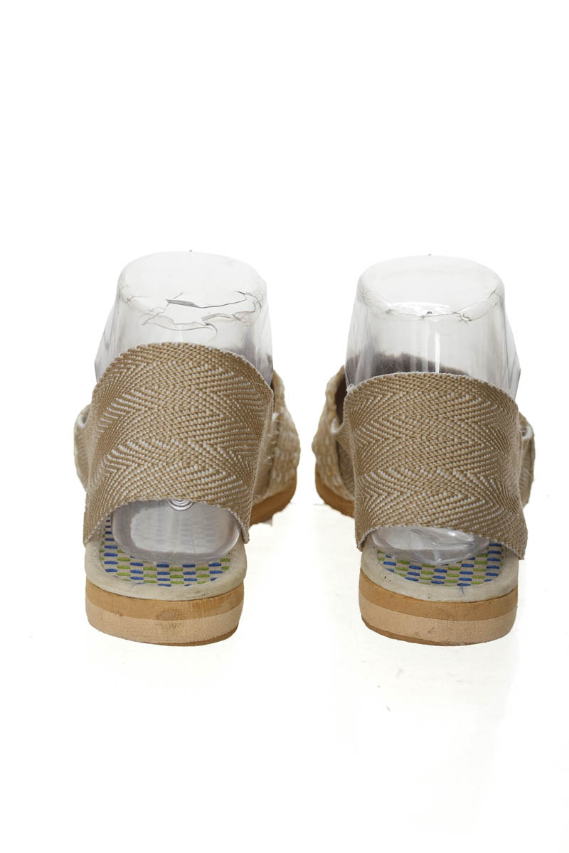 Zapatos color Beige - Closeando