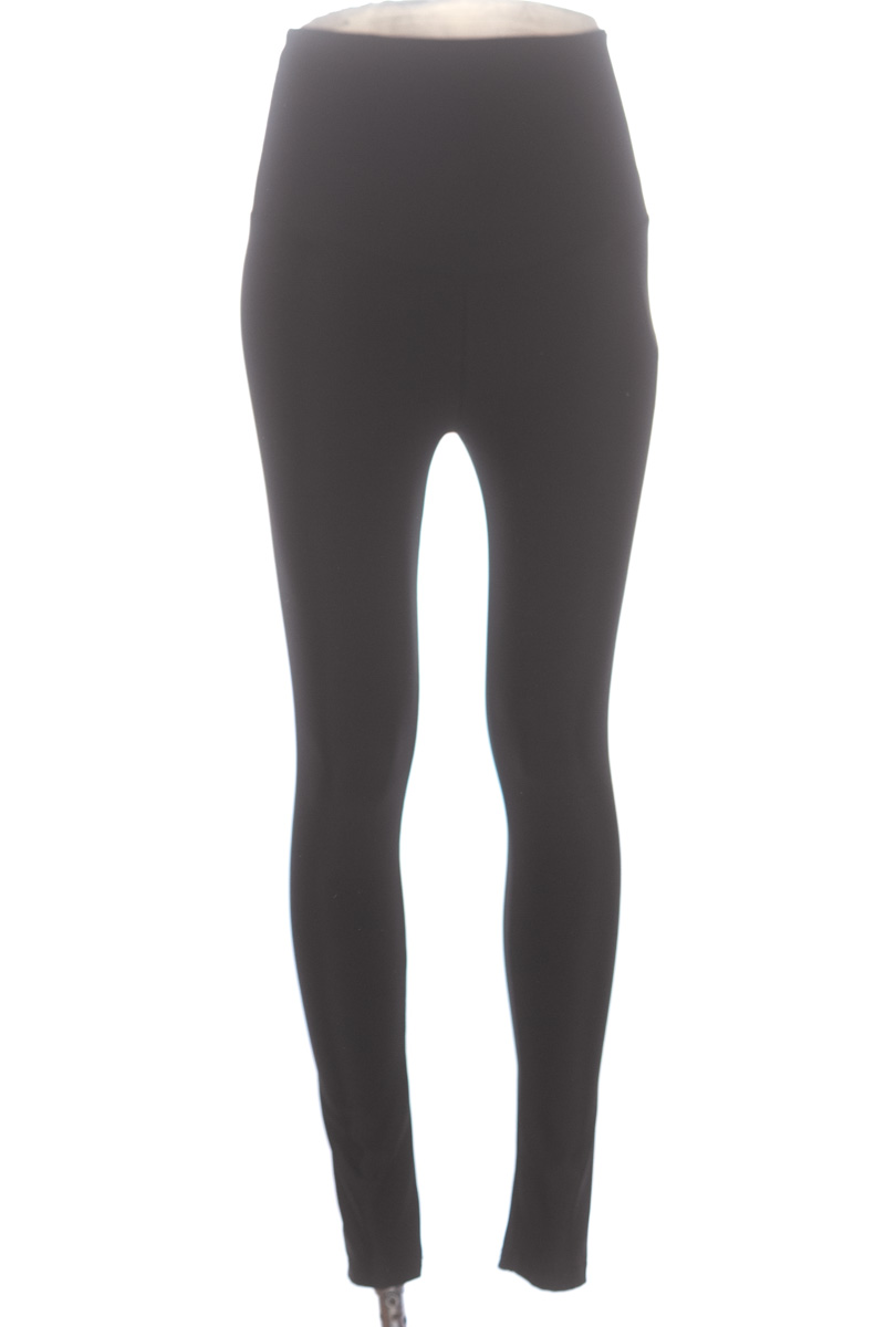 Ropa Deportiva / Salida de Baño color Negro - Closeando