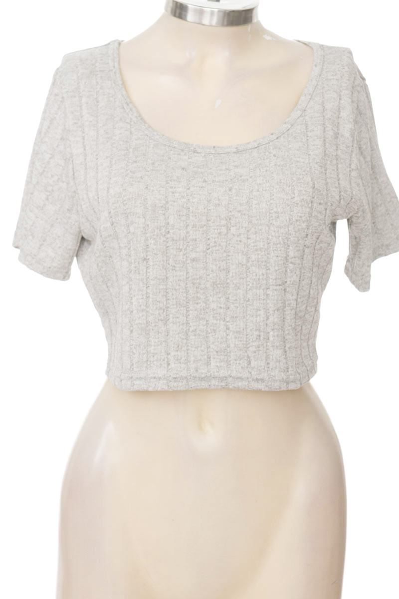 Top / Camiseta color Gris - Multi Moda