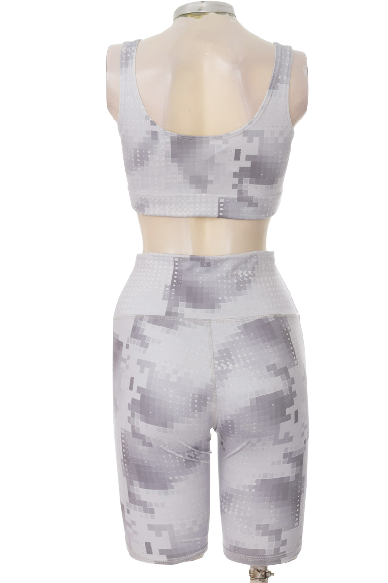 Ropa Deportiva / Salida de Baño color Gris - GreenFit
