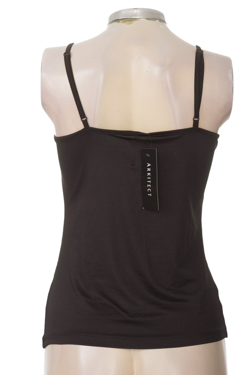 Top / Camiseta color Negro - Arkitect