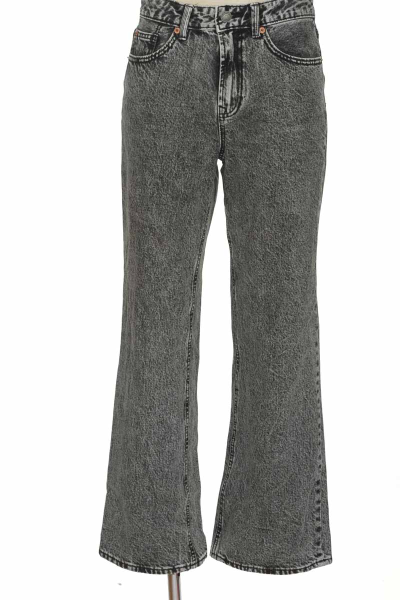 Pantalones color Gris - Stradivarius