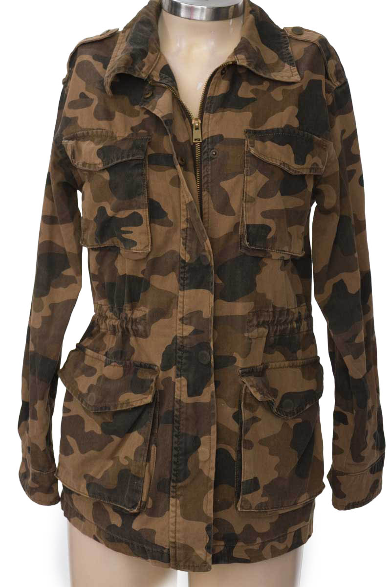 Chaqueta / Abrigo color Verde - Stradivarius