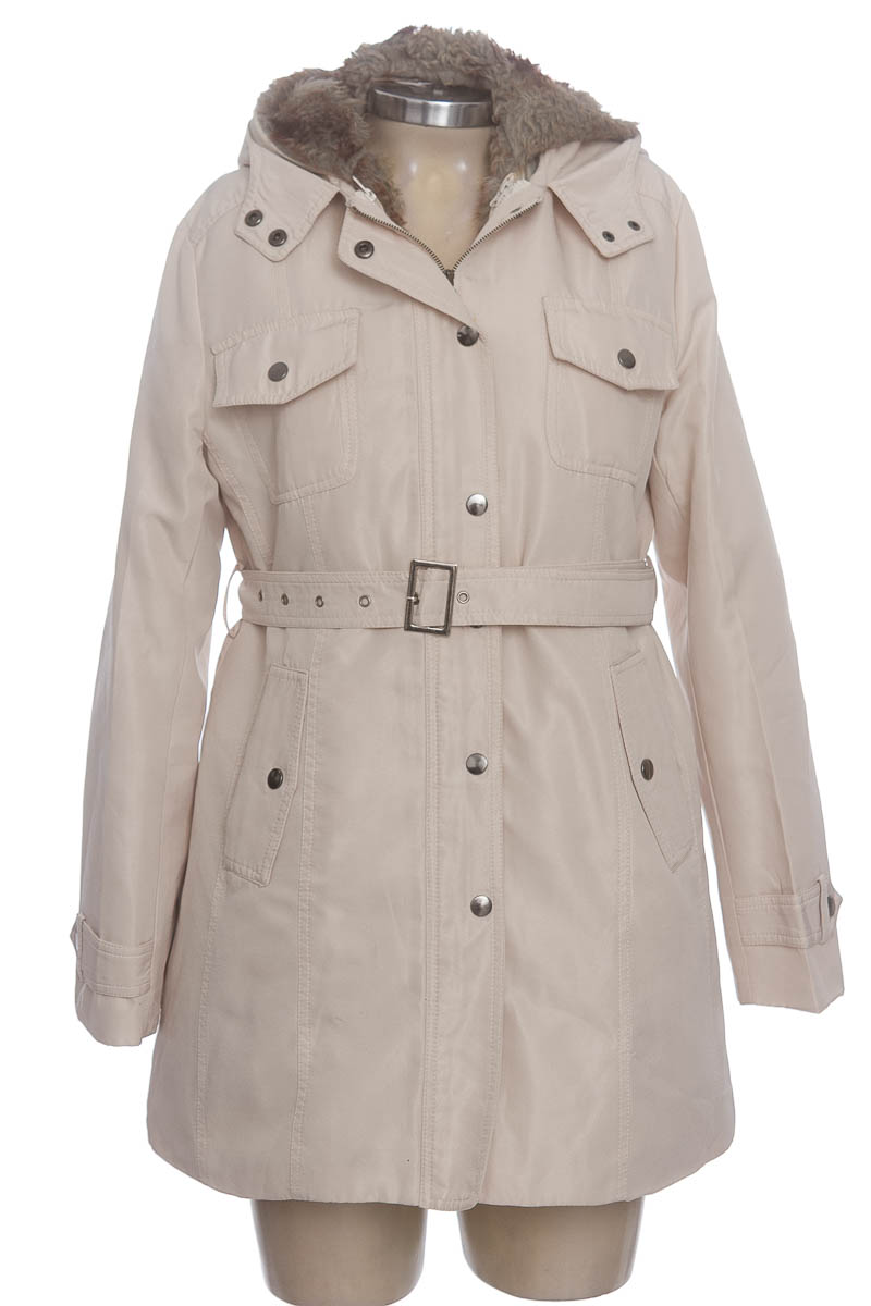 Chaqueta / Abrigo color Beige - Closeando