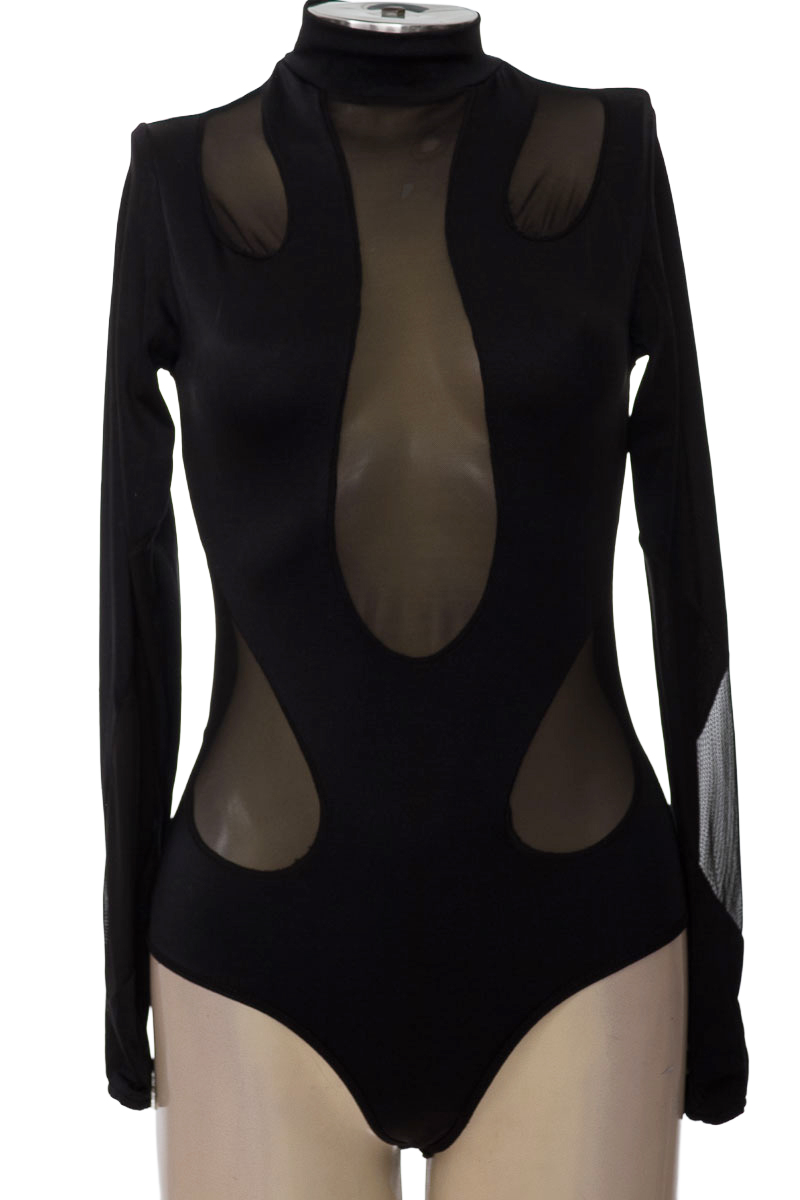 Top / Camiseta color Negro - Closeando