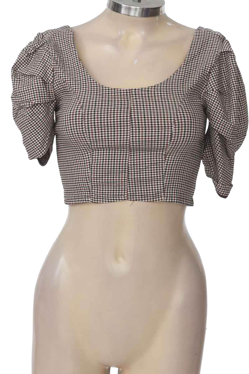 Top / Camiseta color Café - Closeando