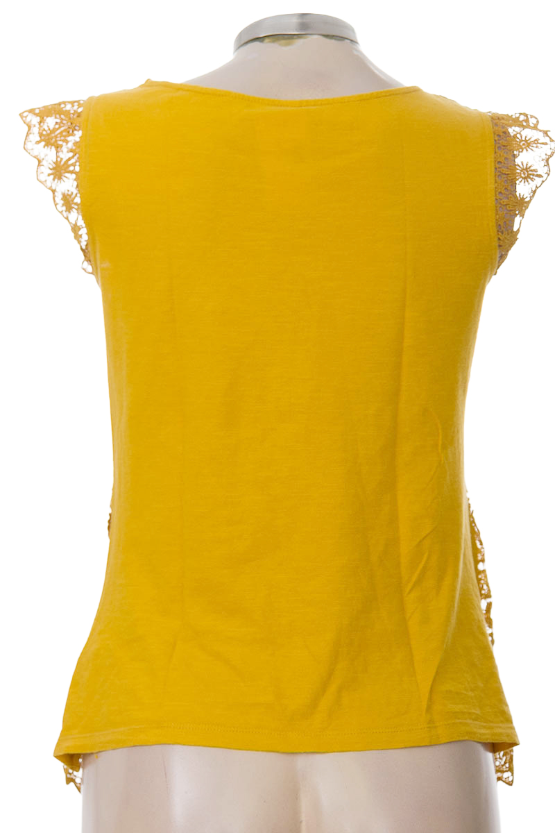 Top / Camiseta color Mostaza - Stradivarius