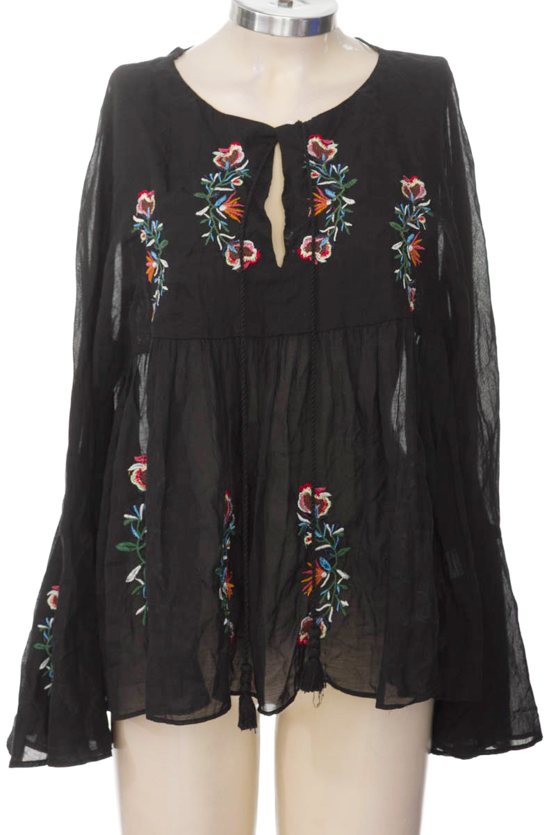 Blusa color Negro - Closeando