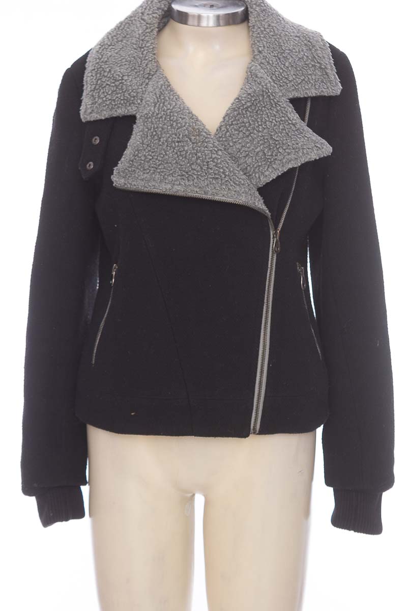 Chaqueta / Abrigo color Negro - Color Siete talla M de Segunda Mano ...