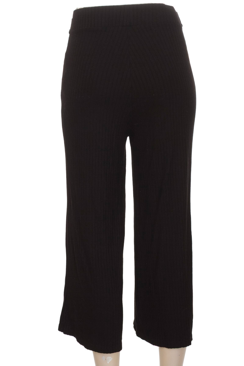 Pantalones color Negro - Stradivarius