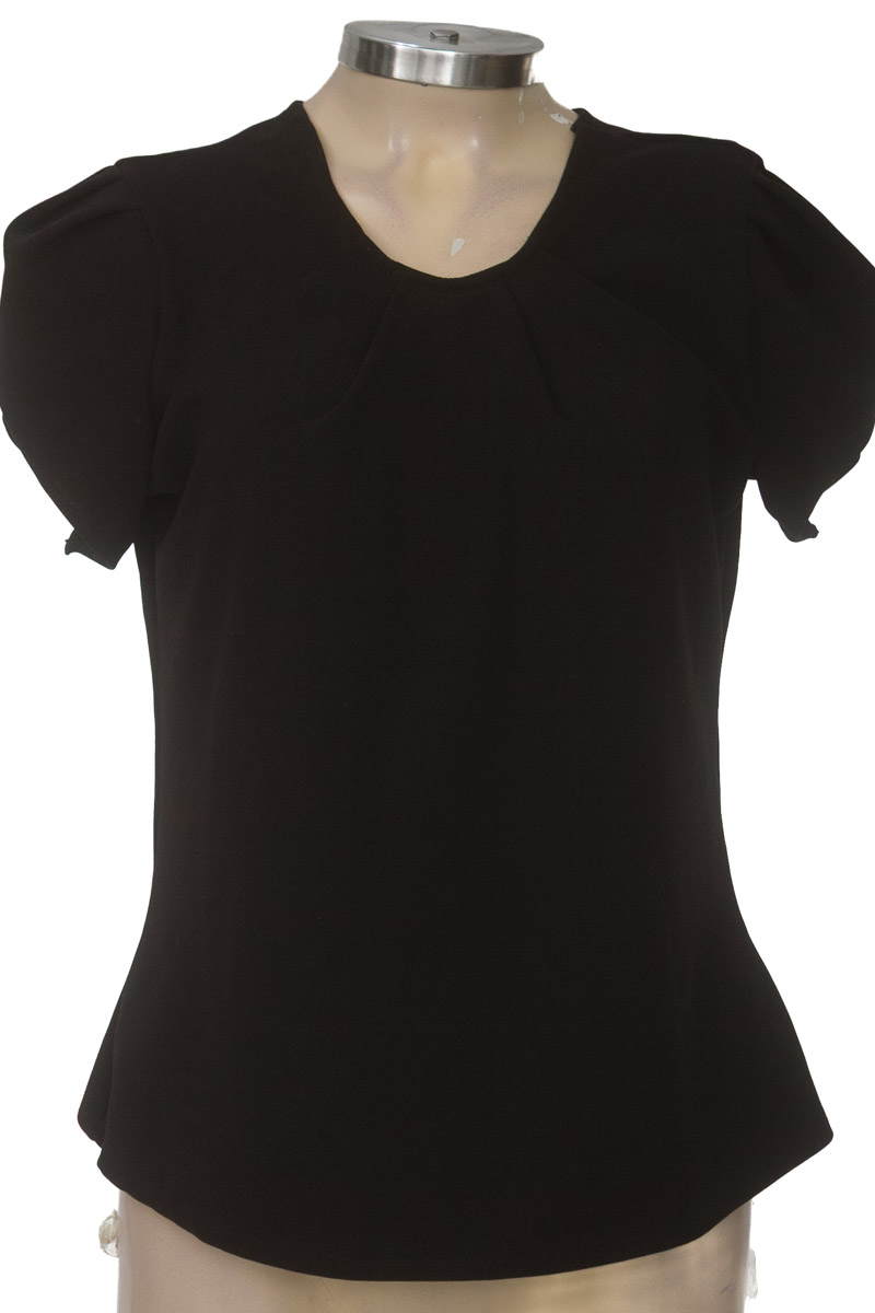 Top / Camiseta color Negro - Closeando