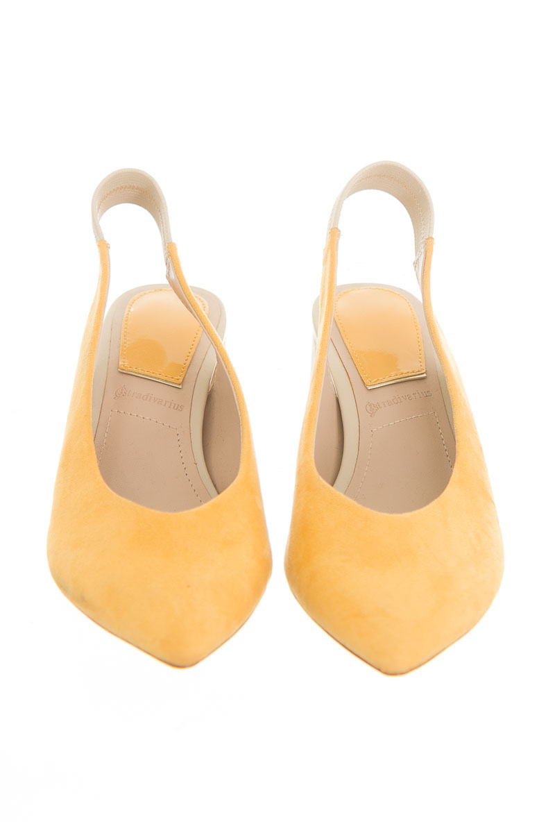 Zapatos color Amarillo - Stradivarius | Closeando ®