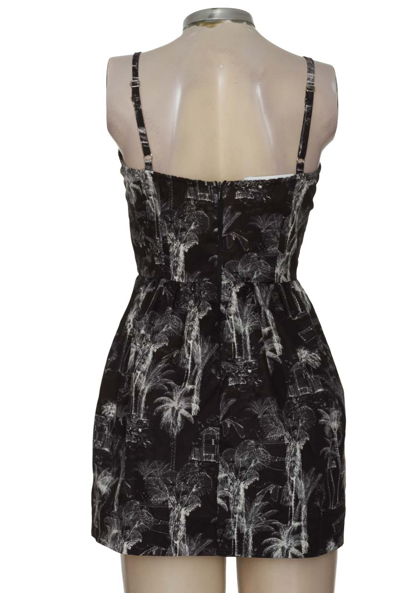 Vestido / Enterizo color Negro - Closeando