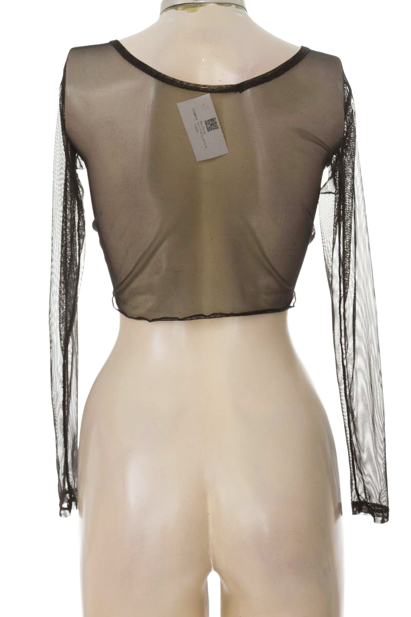 Top / Camiseta color Negro - Closeando