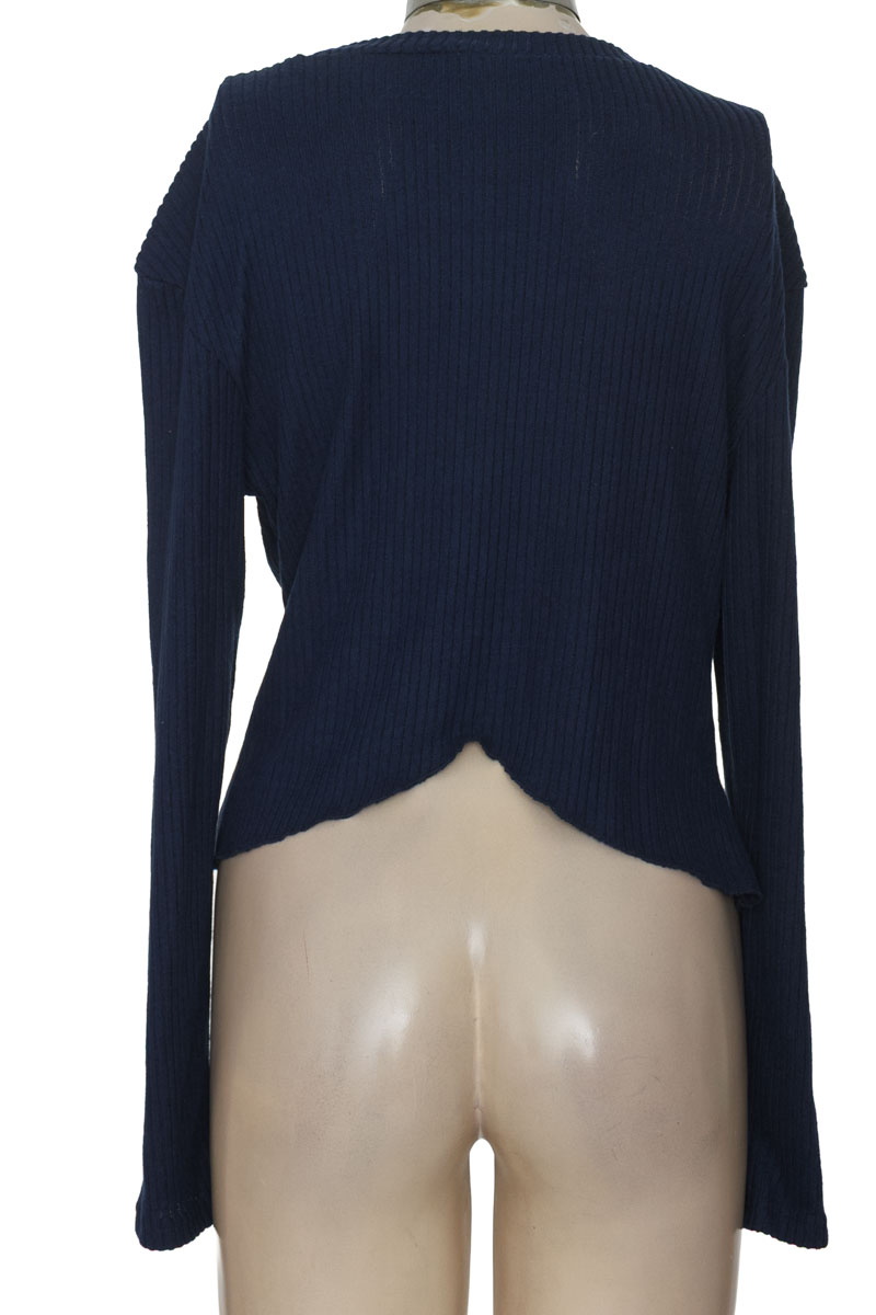 Sweater color Azul - Closeando