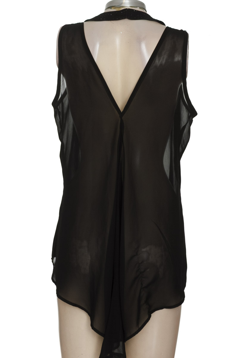 Blusa color Negro - Closeando