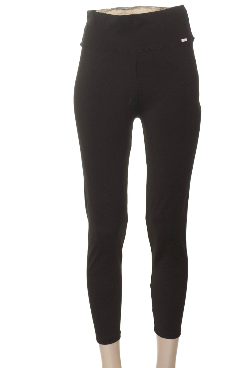 Ropa Deportiva / Salida de Baño color Negro - Closeando