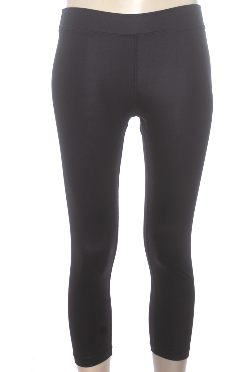 Ropa Deportiva / Salida de Baño color Negro - Closeando