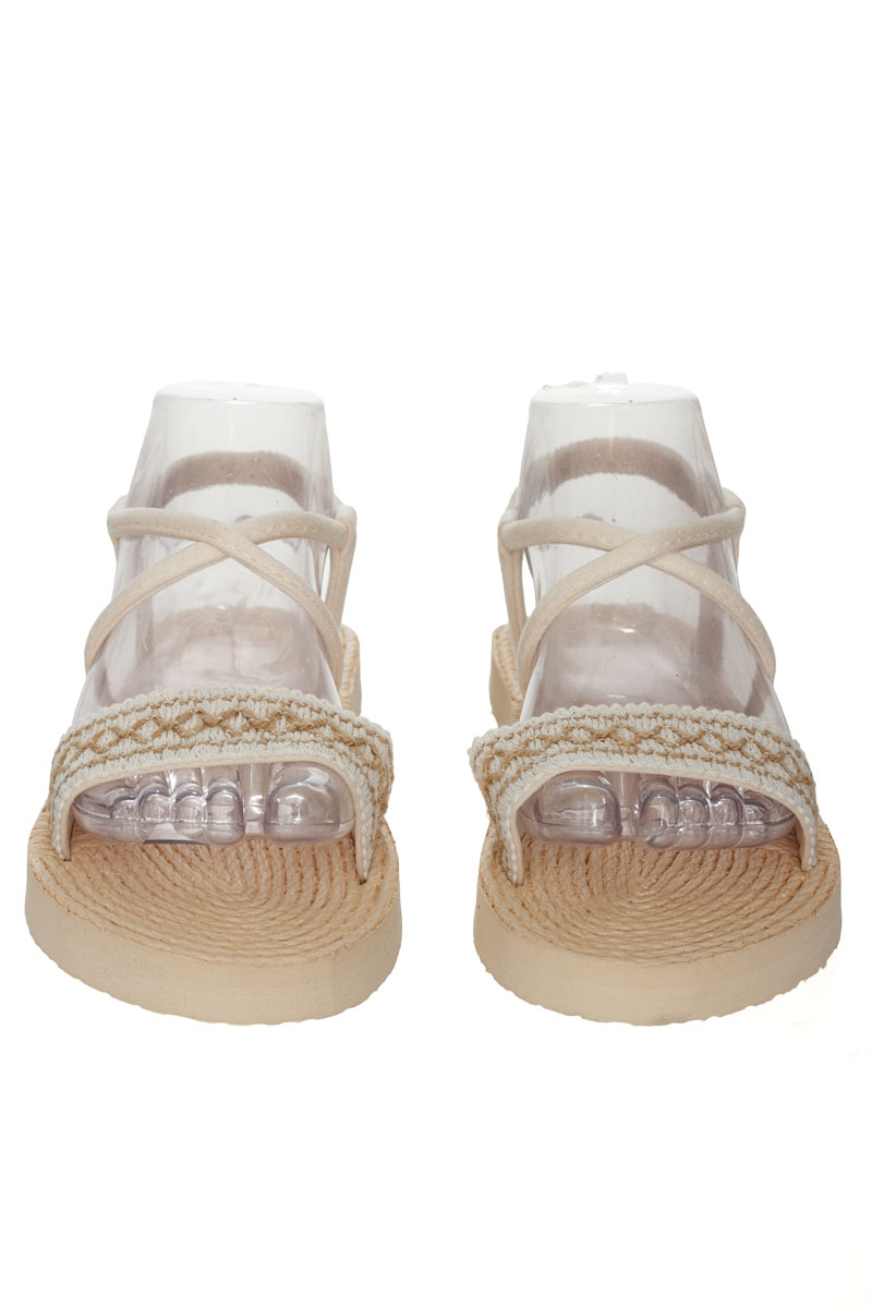 Zapatos color Beige - Closeando