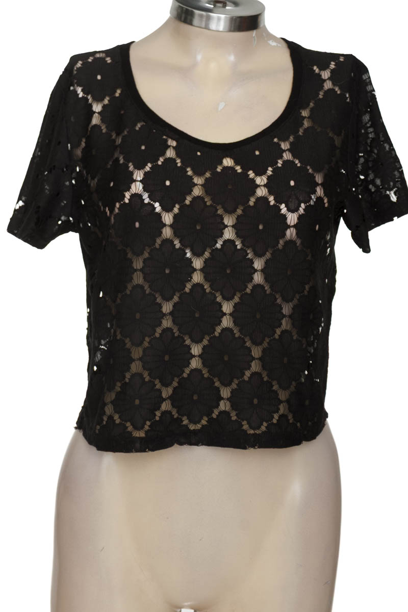 Top / Camiseta color Negro - Closeando