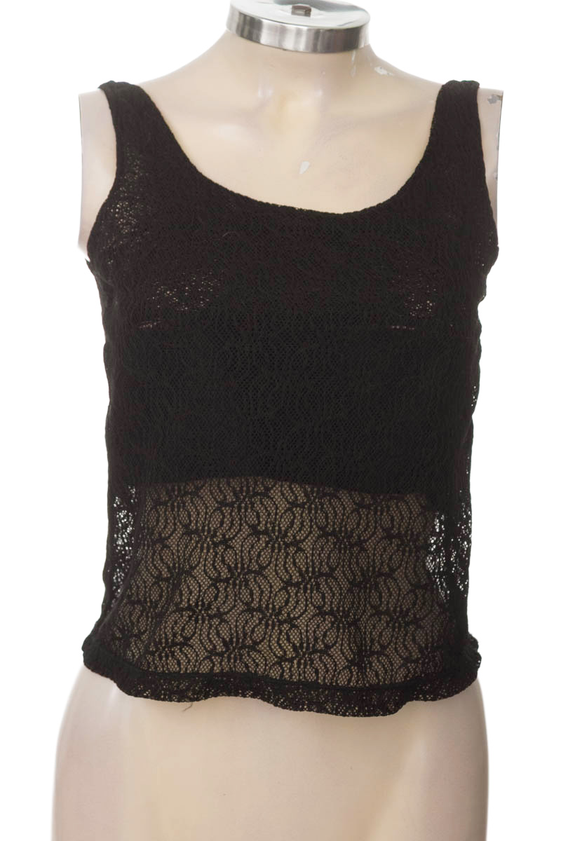 Top / Camiseta color Negro - Closeando