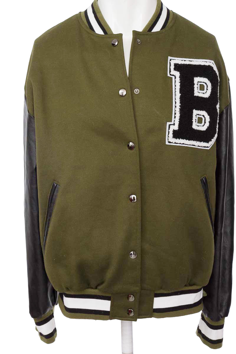 Chaqueta color Verde - Closeando