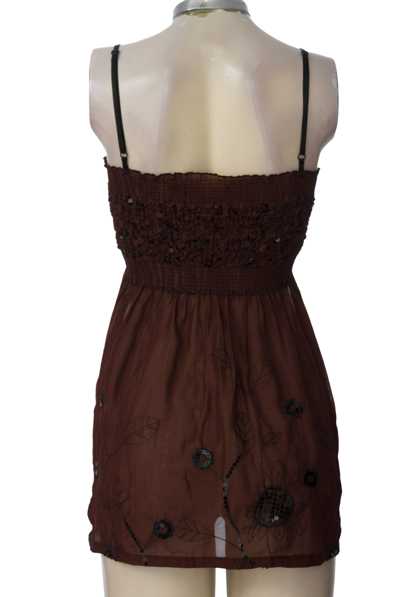 Top / Camiseta color Café - Closeando