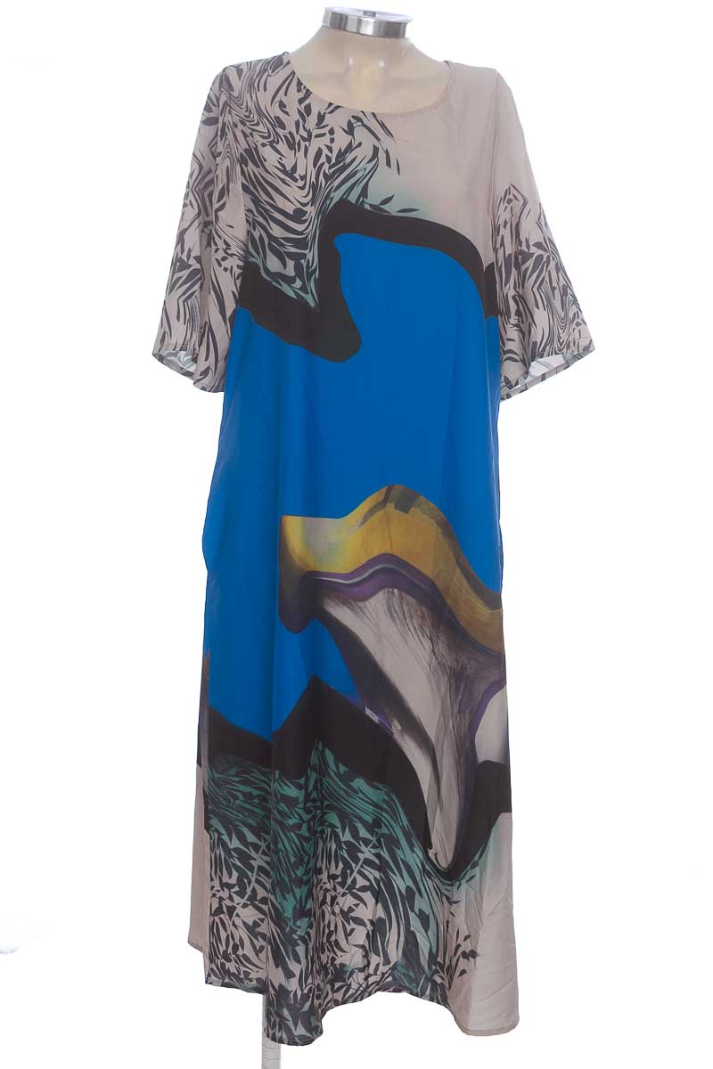 Vestido / Enterizo color Beige - Closeando