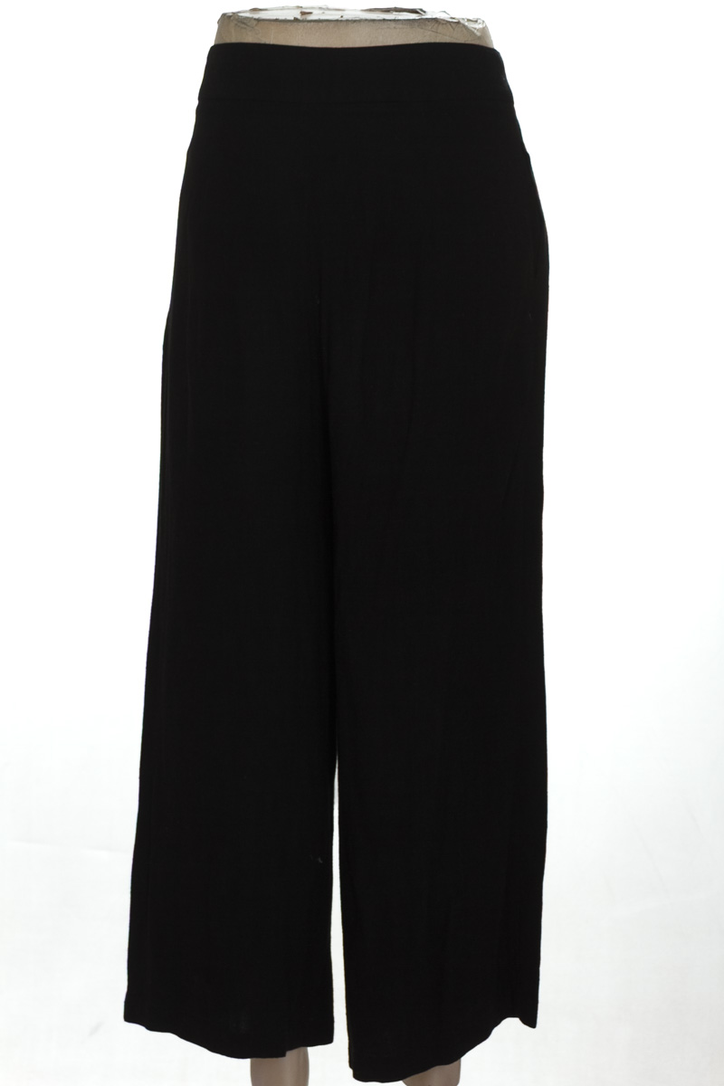 Pantalones color Negro - Stradivarius