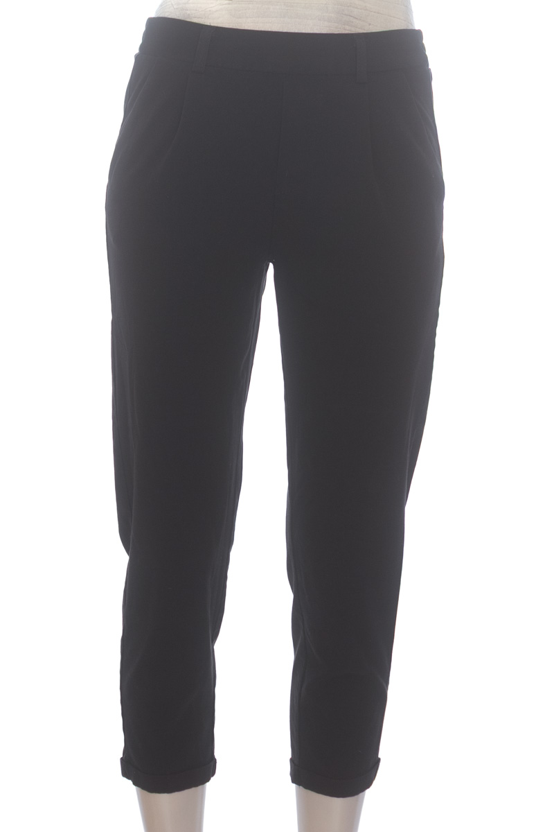 Pantalones color Negro - Stradivarius