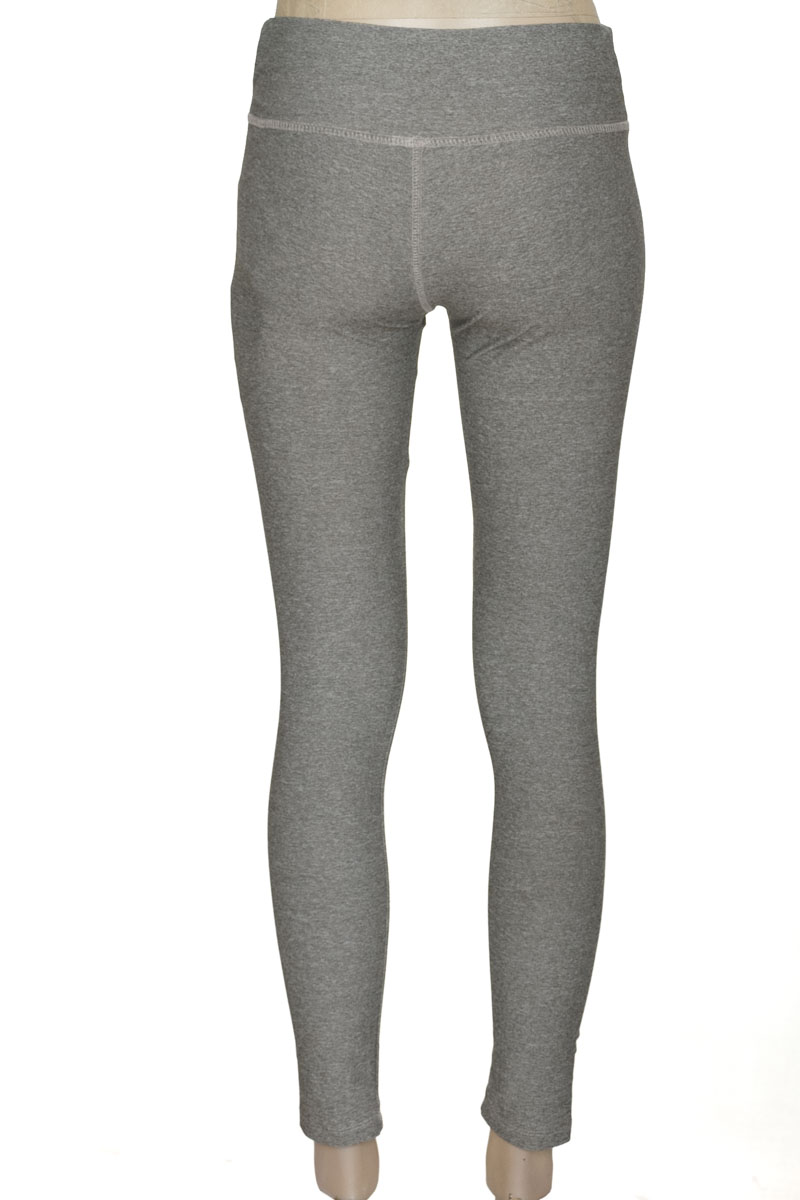 Ropa Deportiva / Salida de Baño color Gris - Closeando