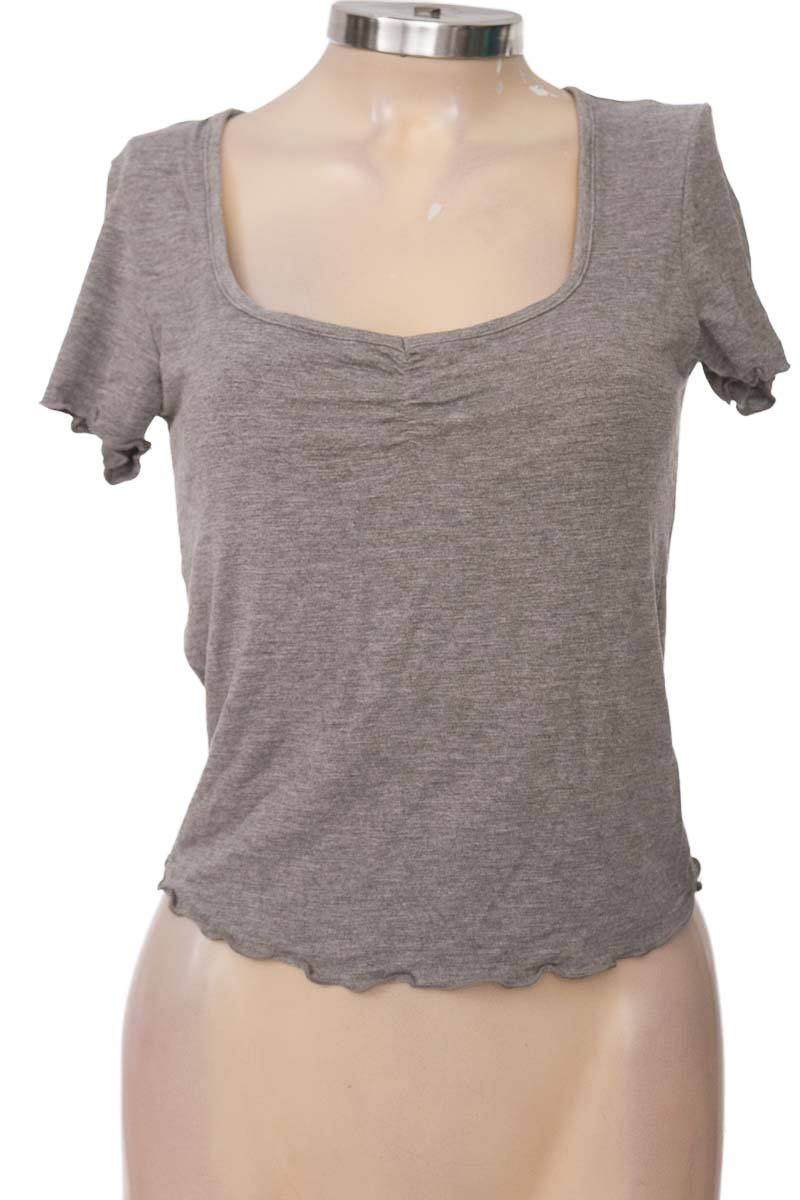 Top / Camiseta color Gris - Closeando