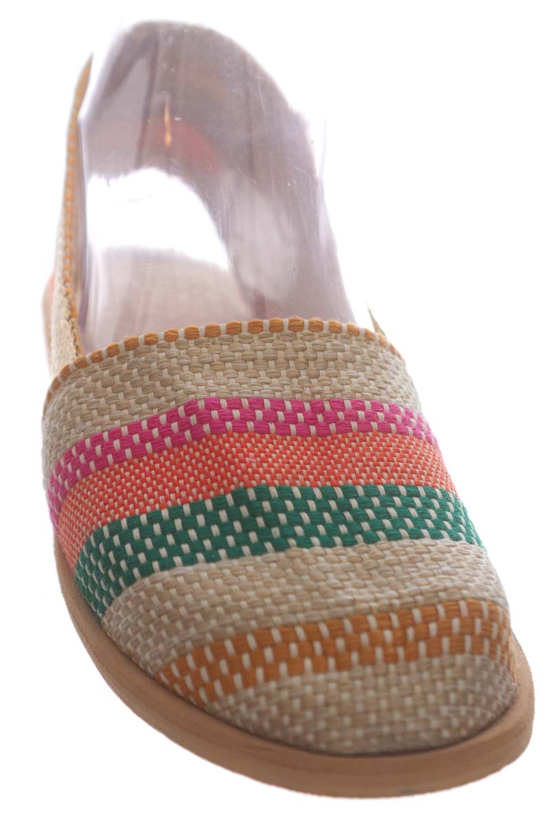 Zapatos color Beige - Closeando