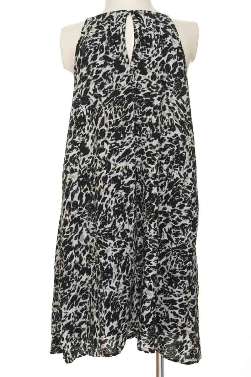 Vestido / Enterizo color Negro - Closeando