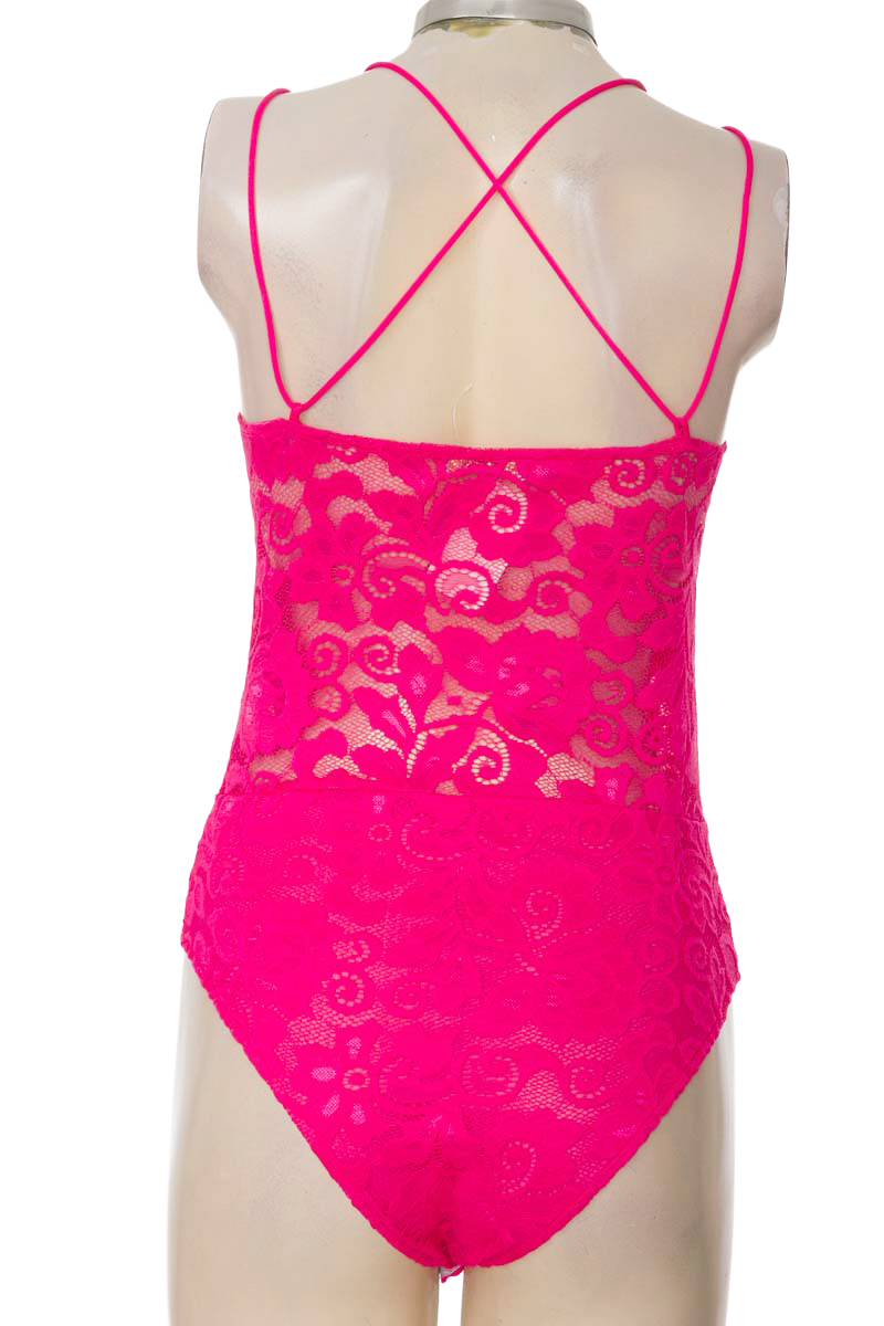 Top / Camiseta color Fucsia - Derek