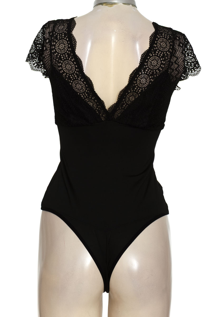 Top / Camiseta color Negro - Luana