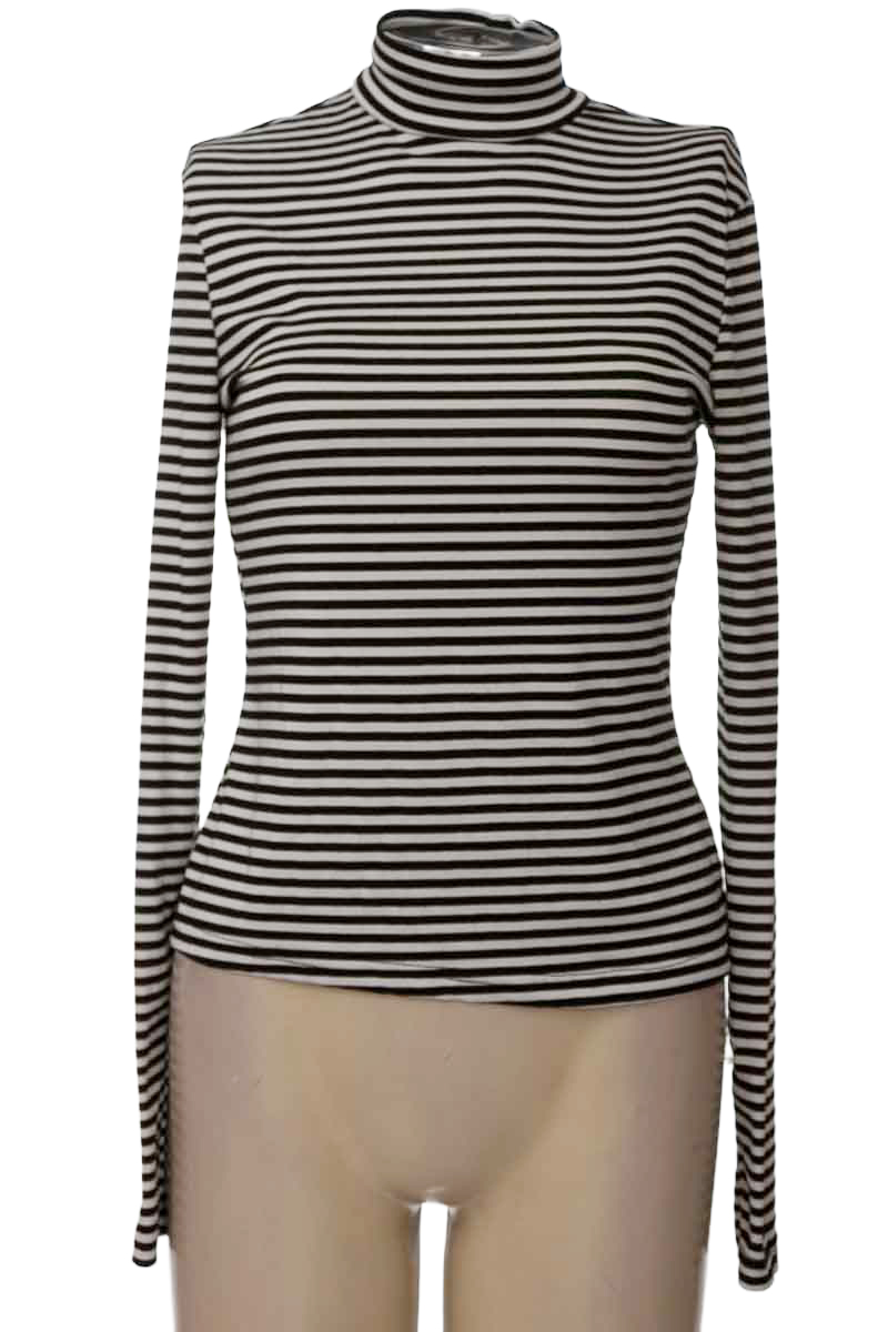 Sweater color Negro - Closeando