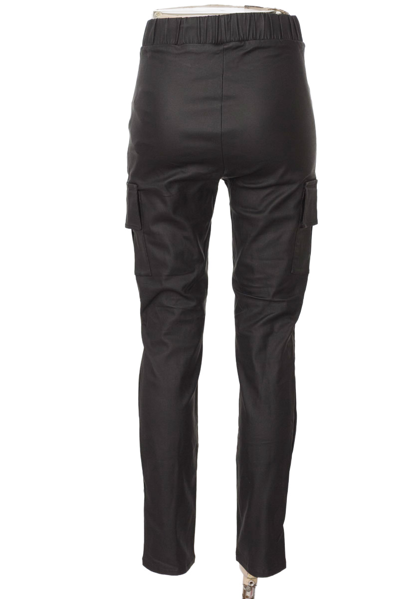 Pantalones color Negro - Closeando